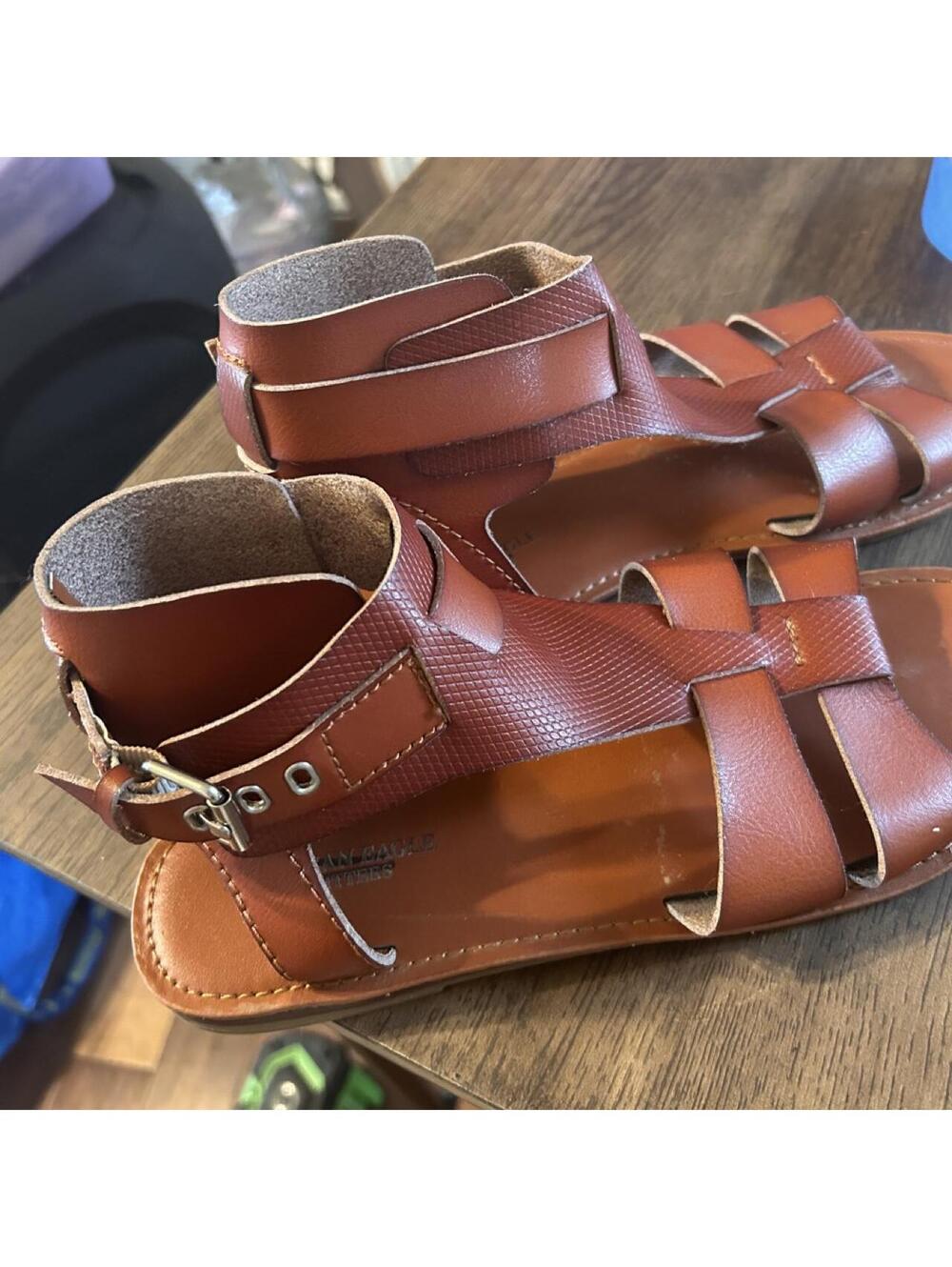 American Eagle Sandals